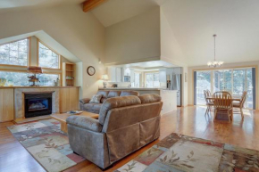 13 Ollalie Home with 2 Car Garage
